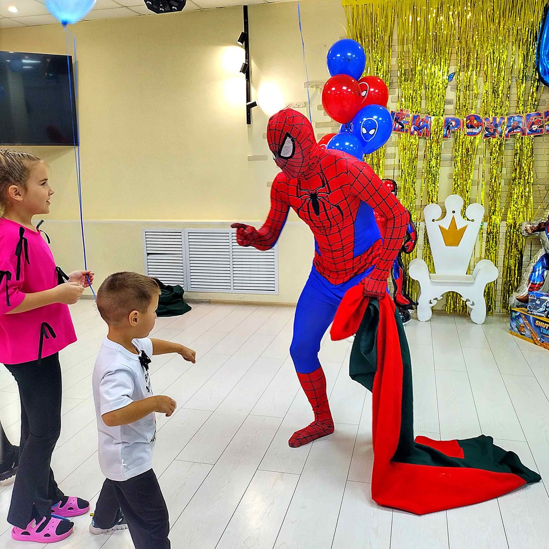 🕷️ Человек-паук в Лофте Румики!